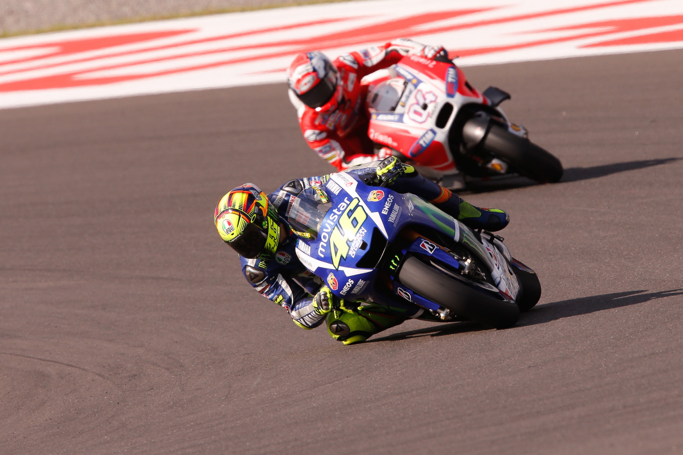 Valentino Rossi battles Marquez in Argentina